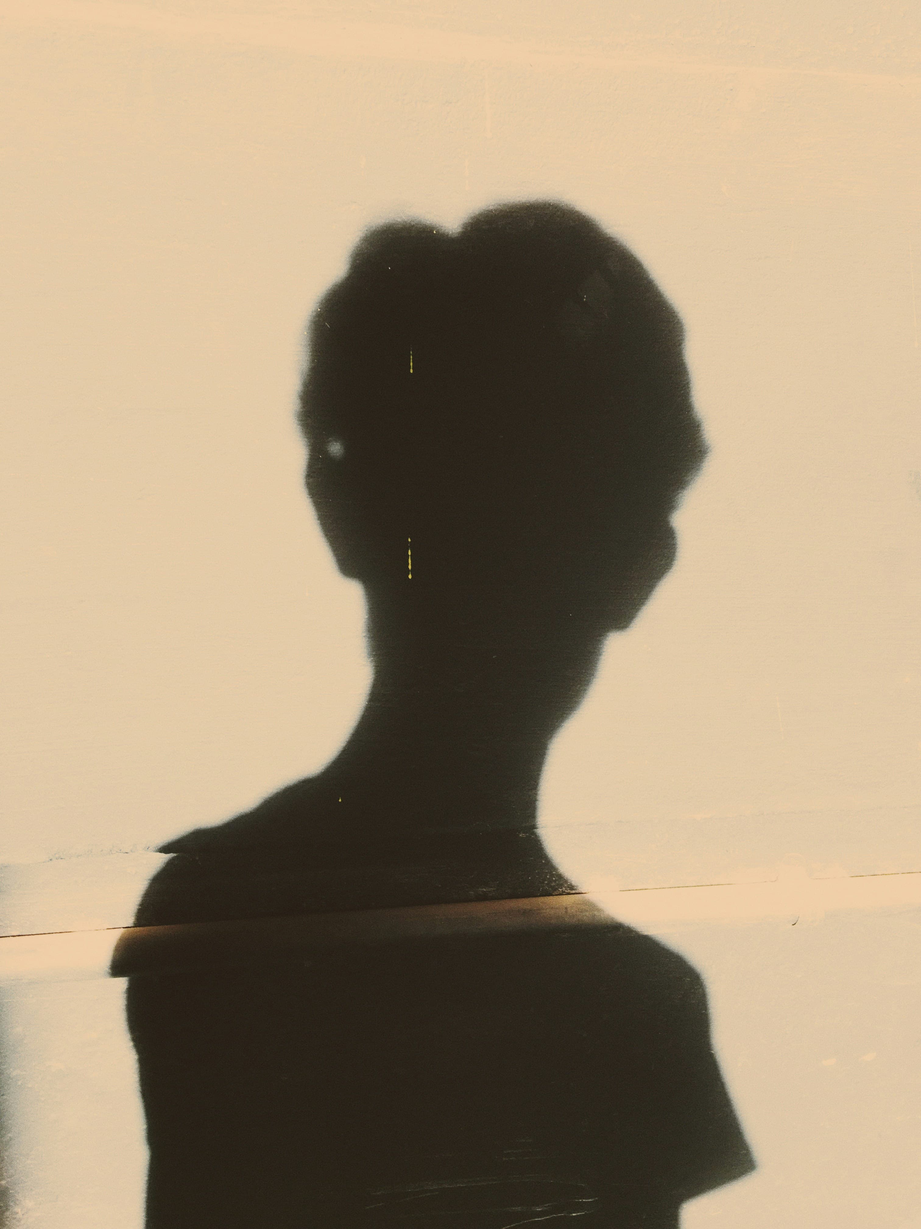 Silhouette éditoriale représentant Jacklyne Phipps